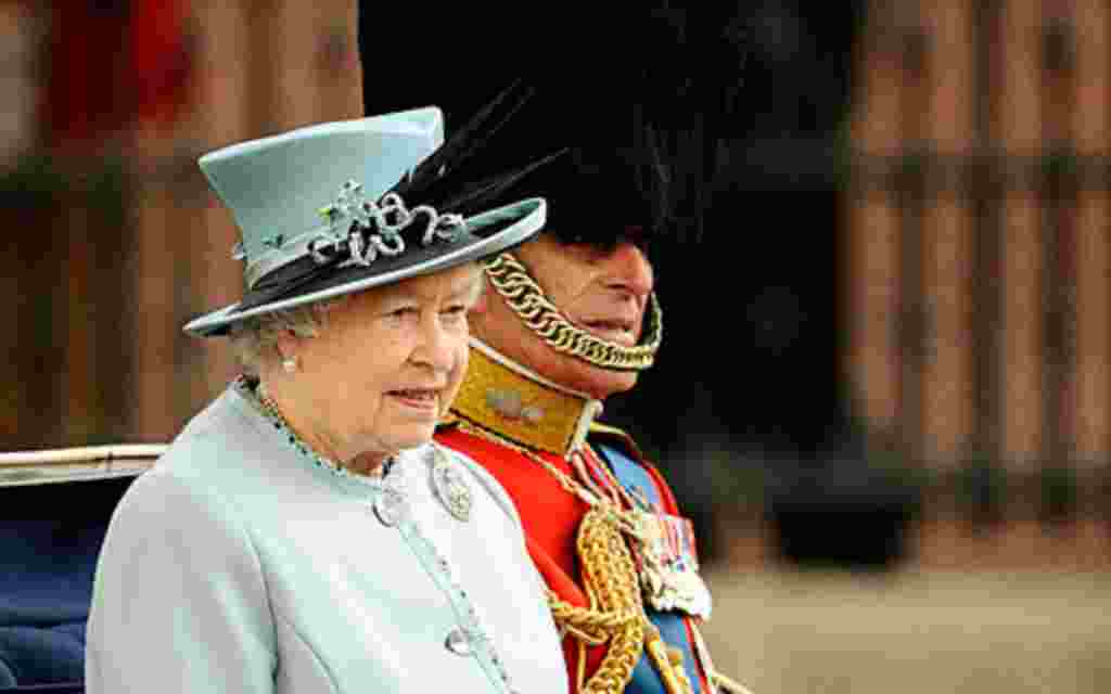 41. - La reina Elizabeth de Inglaterra.