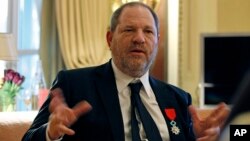 Harvey Weinstein dalam sebuah wawancara di Paris, 7 Maret 2012, setelah dia menerima gelar “Legion of Honor” dari Presiden Perancis Nicolas Sarkozy (foto: dok).