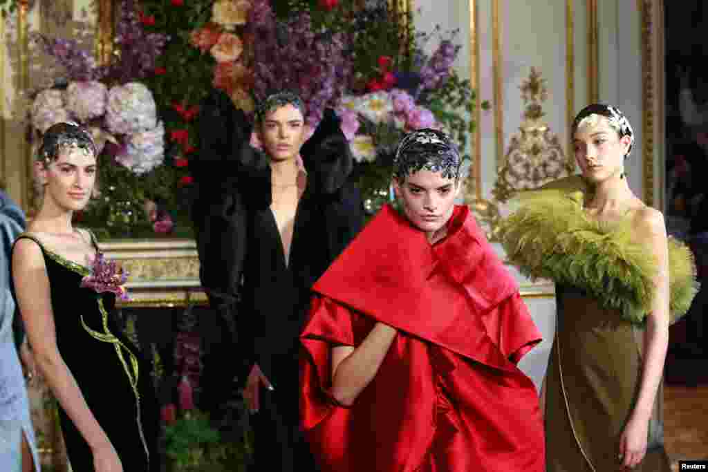 اس فیشن شو میں ملبوسات کے علاوہ ثقافت کو اجاگر کرنے کی کوشش کی گئی۔