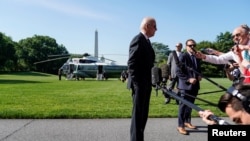 Tổng thống Joe Biden nói với các phóng viên sau khi trở lại Nhà Trắng sau một ngày cuối tuần ở Delaware, ngày 30/5/2022.