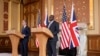 El secretario de Estado Antony Blinken (izq.) habla durante una rueda de prensa conjunta con su homólogo británico de Asuntos Exteriores David Lammy en la sala Locarno de la Oficina de Asuntos Exteriores, Commonwealth y Desarrollo en Londres, martes 10 de septiembre de 2024.