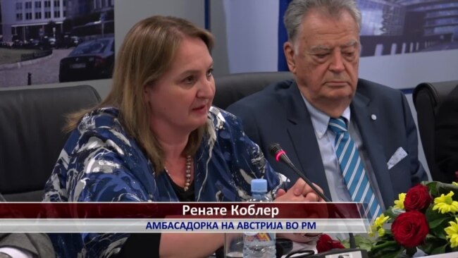 Странски дипломати: Сега е моментот за договор околу името