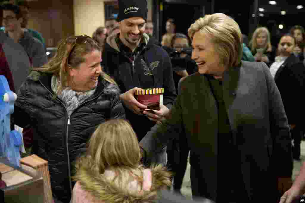 Democratic presidential candidate Hillary Clinton meets with customers as she picks up her food order, Feb. 7, 2016, at Puritan Backroom restaurant in Manchester, New Hampshire.