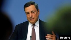 Kepala Bank Sentral Eropa, Mario Draghi berbicara di Frankfurt, Jerman (foto: dok).