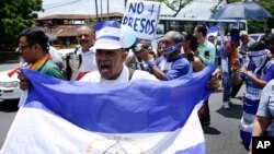 Manifestantes protestan en Managua, Nicaragua, el lunes, 30 de julio de 2018.