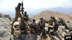 Beberapa anggota pasukan anti-Taliban di provinsi Panjshir, Afghanistan (foto: dok). 