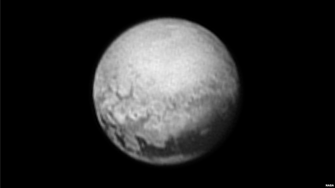 Gambar Pluto diambil dari pesawat New Horizons.