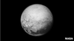 Gambar Pluto diambil dari pesawat New Horizons.