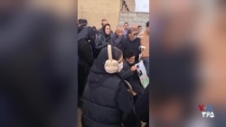 مادر سجاد صمدی در مراسم فرزند کشته‌شده‌اش به‌دست جمهوری اسلامی: «شهید وطن نامت جاوید»