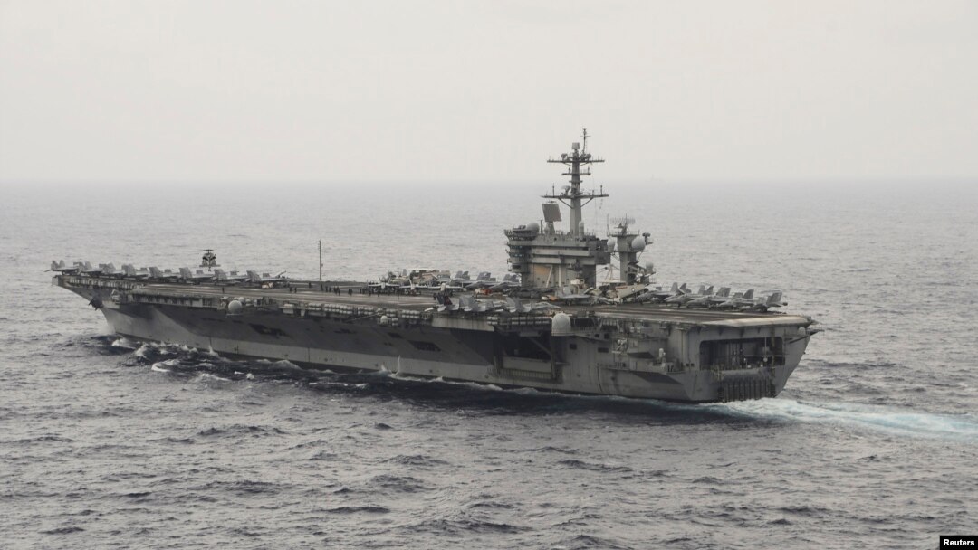 Kapal induk AS USS Theodore Roosevelt (CVN 71) melakukan pelayaran di Laut China Selatan (foto: dok).