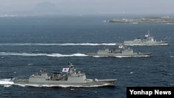 미한 연합훈련에 동원된 한국 해군의 이지스 구축함들. (자료사진)
