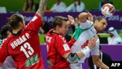 Lors du Championnat du monde de handball masculin entre l'Algérie et la République tchèque au Duhail Handball Sports Hall à Doha, le 24 janvier 2015.