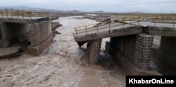 جاری شدن سیل در جنوب ایران در جاده جهرم به شیراز