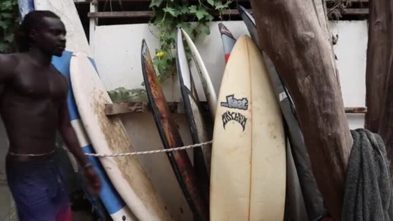 Un entrepreneur sénégalais développe des planches de surf