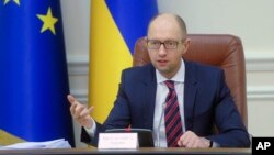 PM Ukraina Arseniy Yatsenyuk akan mengajukan pengunduran diri ke parlemen hari Selasa, 12/4 (foto; dok).