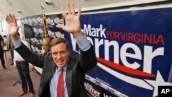3일 버지니아 리치몬드에서 마크 워너 상원의원이 선거 유세를 하고 있다.