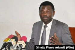 Le ministre de la Justice, Joseph Djogbenou, à Cotonou, au Bénin, le 6 janvier 2018. (VOA/Ginette Fleure Adandé)