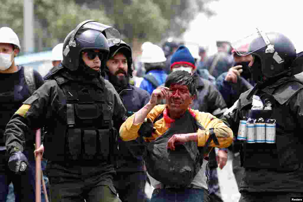 La policía detuvo este lunes a un hombre herido durante los enfrentamientos en las calles de La Paz (Bolivia) entre seguidores y opositores de Evo Morales.