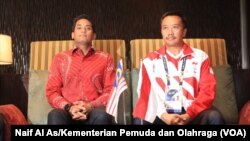 Menteri Pemuda dan Olahraga Indonesia, Imam Nahrawi dan Menteri Belia dan Sukan Malaysia Khairy Jamaluddin dalam konferensi pers untuk menjelaskan kesalahan gambar bendera Indonesia di buku panduan SEA Games 2017.