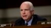 McCain: Trump debe disculparse con los veteranos