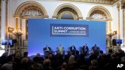 نشست لندن برای گفتگو درباره مبارزه با فساد، به میزبانی دیوید کامرون نخست وزیر بریتانیا برگزار شد