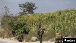 တရုတ်မြန်မာနယ်စပ်က မြန်မာလုံခြုံရေးတပ်ဖွဲ့ဝင်များ