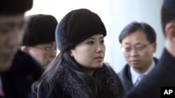 지난 1월 북한 예술단 사전점검단을 이끌고 있는 현송월 삼지연관현악단 단장이 강릉으로 가기 위해 서울역에 도착하고 있다. 