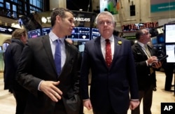 First Minister of the Welsh Government Carwyn Jones, right, visits the trading floor of the New York Stock Exchange with NYSE Vice President Scott Cutler before ringing the opening bell, Feb. 28, 2014.