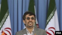 Mahmoud Ahmadinejad dijo que Estados Unidos interfiere rutinariamente en los asuntos de Irán.