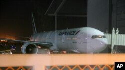 An Air France plane which arrived at Moi International Airport, Mombasa, Kenya on Dec. 20, 2015 to pick passengers after a bomb scare on their earlier flight from Mauritius. 