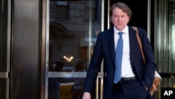 Donald McGahn, es abogado de la Casa Blanca.