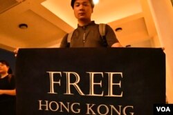 香港学生独立联盟召集人陈家驹到日本大阪趁G20峰会示威，希望国际社会关注香港问题。(美国之音汤惠芸摄)