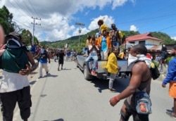 Aksi protes di Abepura, Jayapura, Papua hari Kamis (29/8). (Foto: AP)