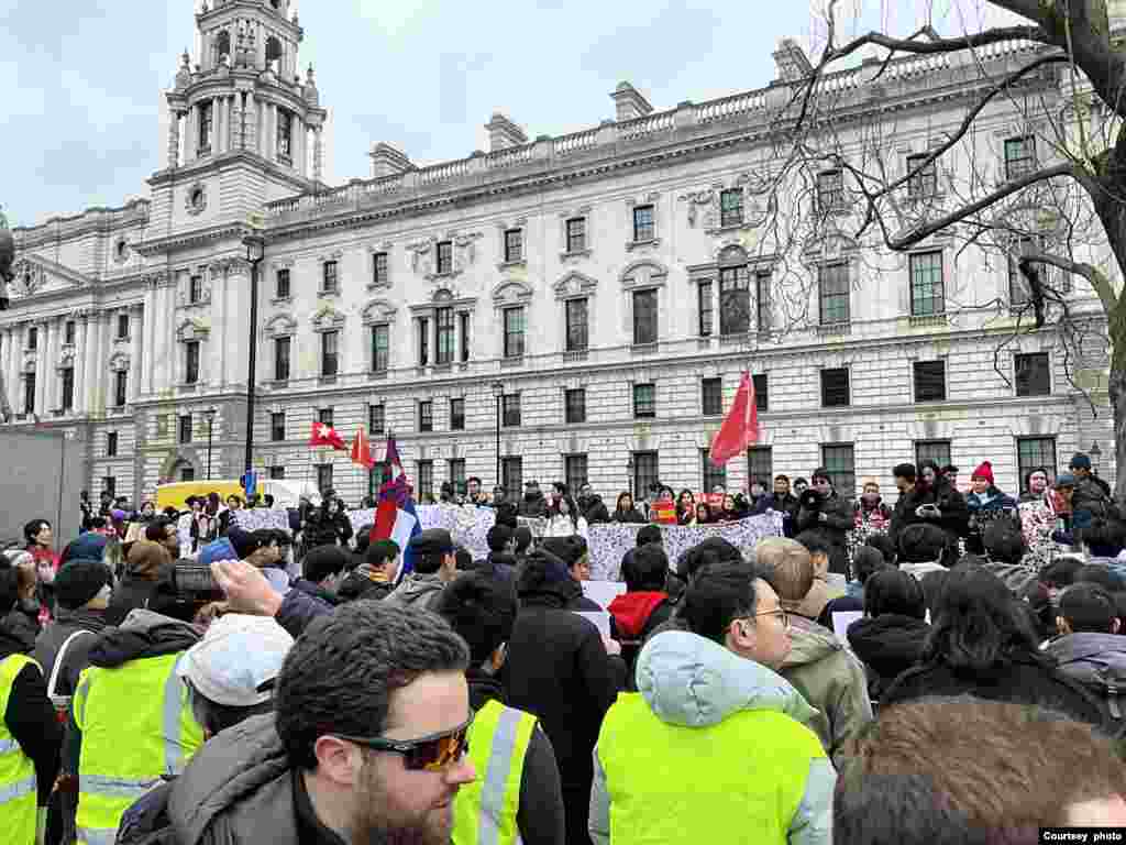 ယူကေနိုင်ငံ လန်ဒန်မြို့တော်မှာ ဒီနေ့ကျင်းပတဲ့ စစ်တပ်အာဏာသိမ်း ၄ နှစ်ပြည့် ဆန့်ကျင်ဆန္ဒပြပွဲ မြင်ကွင်း။ ဖေဖေါ်ဝါရီ ၁၊ ၂၀၂၅ (Photo credit: NUG office, UK)