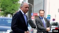 French Foreign Minister Laurent Fabius arrives for talks, Vienna, Austria, July 12, 2015. (Brian Allen/VOA)