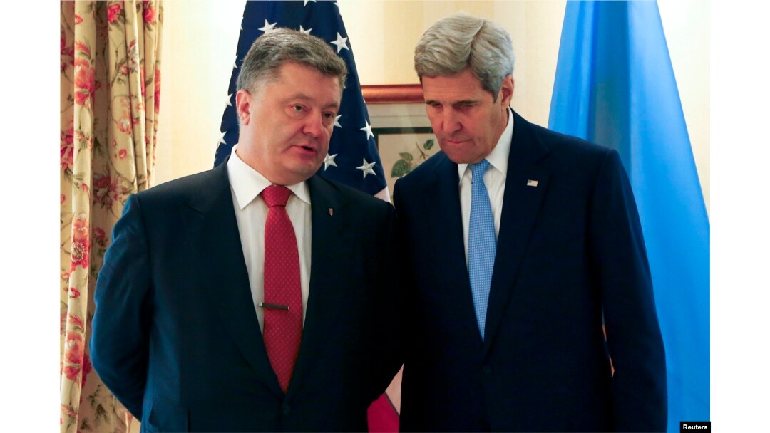 U.S. Secretary of State John Kerry (R) listens to Ukrainian President Petro Poroshenko before their meeting at the Munich Security Conference in Munich, Germany, Feb. 13, 2016.