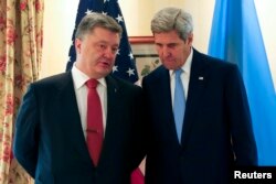 U.S. Secretary of State John Kerry (R) listens to Ukrainian President Petro Poroshenko before their meeting at the Munich Security Conference in Munich, Germany, Feb. 13, 2016.