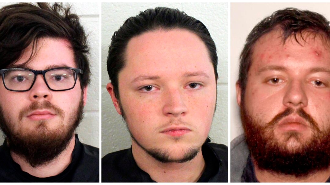 Luk Ostin Lejn (L), Džejkob Kaderli (C), Majkl Helterbrend (D) privedeni zbog sumnje na veze sa neonacističkom organizacijom "Baza" - optuženi za kovanje zavere koja je trebalo da rezultira ubistvom