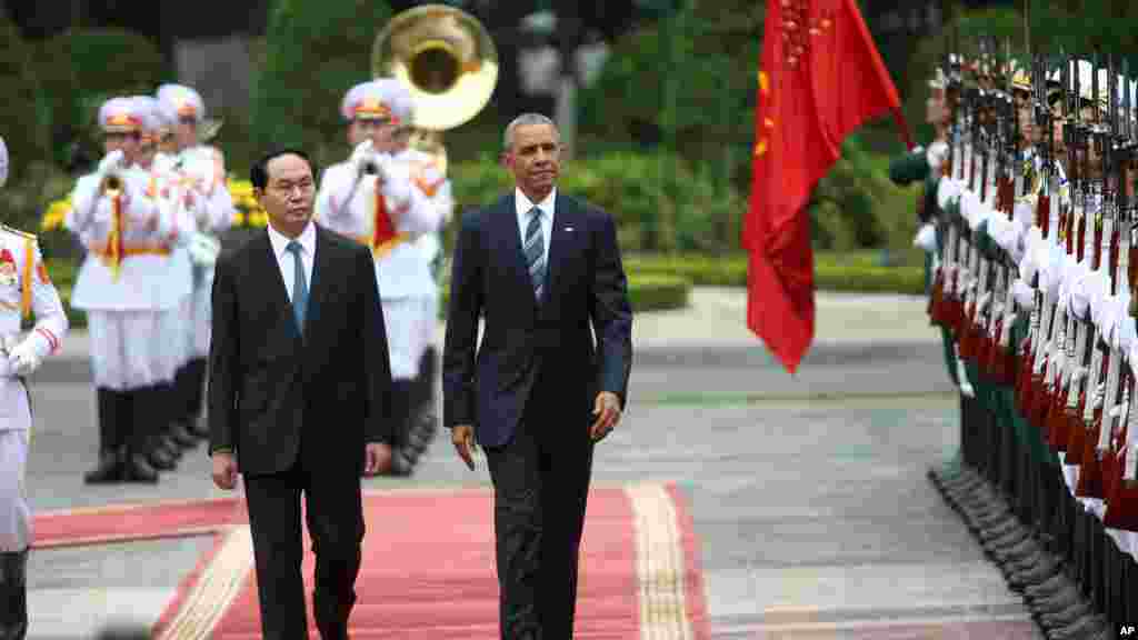 Le président américain Barack Obama et le président vietnamien Tran Dai Quang au Palais présidentiel à Hanoi, au Vietnam, le 23 mai 2016.