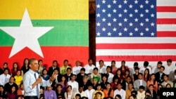 မြန်မာလူငယ်များနှင့် ဆွေးနွေး ပြောဆိုနေသည့် အမေရိကန်သမ္မတ ဘရာ့ခ် အိုဘားမား။ နိုဝင်ဘာ ၁၄၊ ၂၀၁၆။