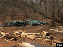 Impompi zamanzi sezibola eGuyu Chelesa Irrigation Scheme.