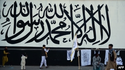 Kanizak mamnun Yiglayotgan qizning jinsiy aloqa video