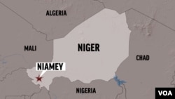 NIGER shaded relief map, highlighted, with NIAMEY (capital) locator and surrounding countries, partial graphic