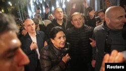 Presidentja e Gjeorgjisë Salome Zourabichvilinë protestën e opozitës kundër vendimit të qeverisë për pezullim të bisedimeve për anëtarësim në BE, 28 nëntor, 2024, Tbilsi, Gjeorgji