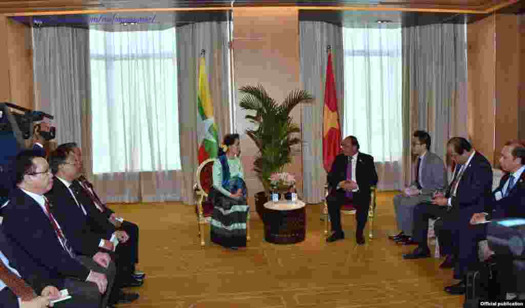 ဒေါ်အောင်ဆန်းစုကြည် ဗီယက်နမ်ဝန်ကြီးချုပ် Mr. Nguyen Xan Phuc နဲ့တွေ့ဆုံ