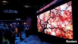 El gigantesco televisor 266 centímetros de Samsung llamado "The Wall" (La pared), se exhibió en la feria tecnológica CES de Las Vegas.