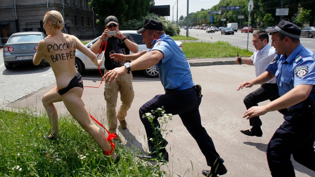 Движение Femen: протест в стиле топлесс