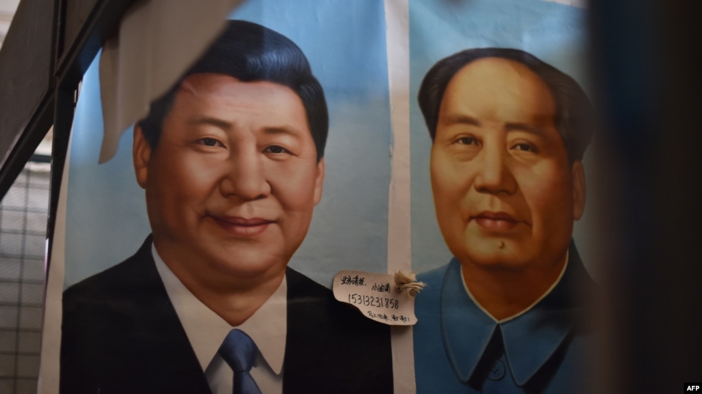 资料照- 这张于2017年9月19号在北京一个市集上拍摄的照片上显示中国共产党领袖毛泽东和现任的中国共产党总书记习近平。(photo:VOA)