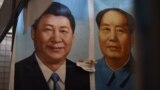 (FILES) This file picture taken on September 19, 2017 shows painted portraits of Chinese President Xi Jinping (L) and late communist leader Mao Zedong at a market in Beijing. 