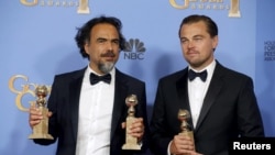 Director Alejandro Gonzalez Inarritu and actor Leonardo DiCaprio pose with their Golden Globe Awards in Beverly Hills, California